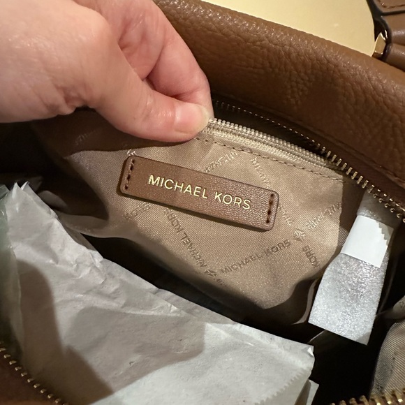 Michael Kors small “beck” satchel/ crossbody - Picture 7 of 10